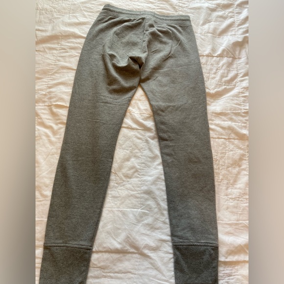 Hollister Joggers - Picture 2 of 2
